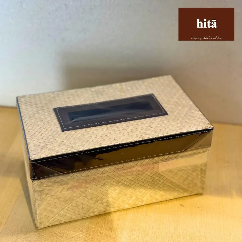 Woven Tissue Organizer
