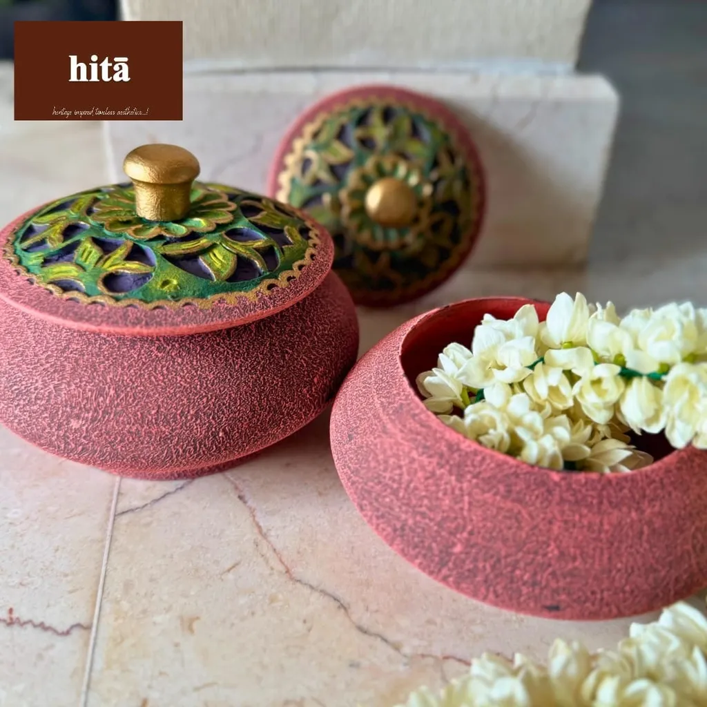 Puthandu Petti (Pot Shaped) (Dark Green)